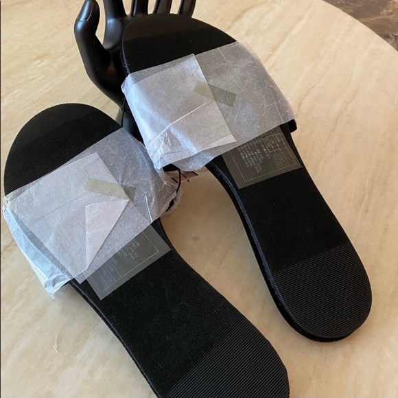 Victoria’s Secret Slippers - Picture 3 of 5